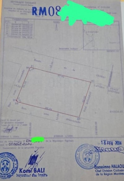10 lots collés avec titre foncier au bord du goudron