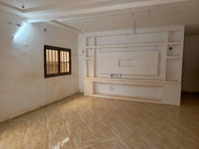 villa 3 chambres sur démi lot avec otr à 500m du marché