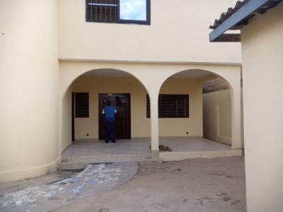 villa duplex 4 chambres sur démi lot avec 3 tampons