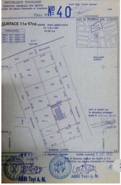 2 lots collés cloturés avec titre foncier + vieille maison à raser