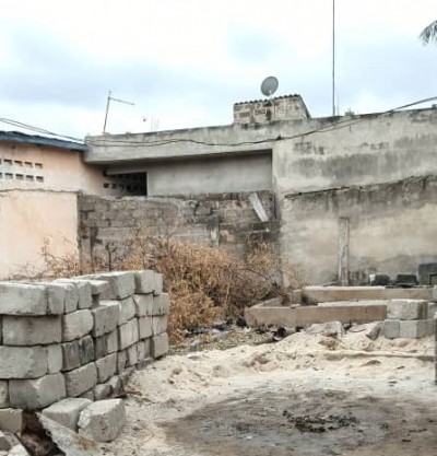 1 lot cloturé  avec titre foncier à 30m du goudron