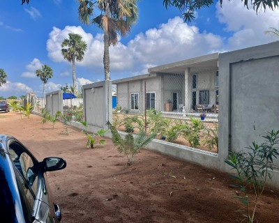 1 lot 3/4  avec tampon otr à 100m du lac-togo