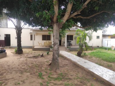 villa 2 chambres sur 1 lot avec 3 tampons à 600m du goudron
