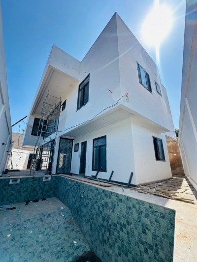 magnifique villa duplex 4 chambres sur démi lot + piscine