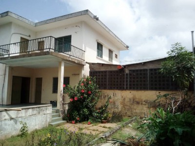 villa 4 chambres sur 1 lot avec titre foncier au bord du goudron