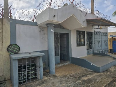 villa 2 chambres sur démi lot avec titre foncier en cours