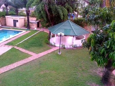 Belle villa 4 chambres avec piscine non meublée