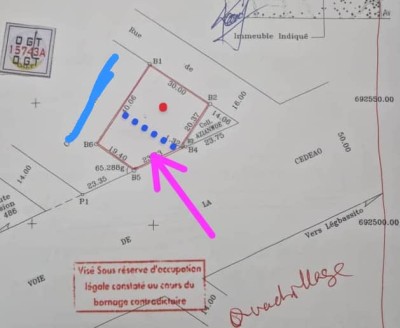 3/4 de lot avec tampon otr au bord du goudron