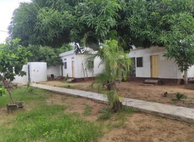 villa 2 chambres sur 1 lot avec 3 tampons à 600m du goudron