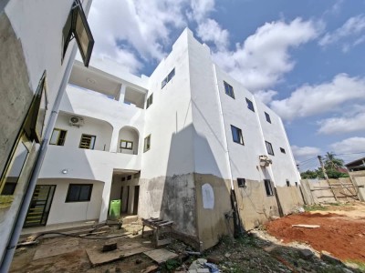 grande villa de 7 appartement sur 1 lot et démi avec titre foncier