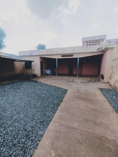 villa 4 chambres sur 1 lot avec titre foncier à rénover