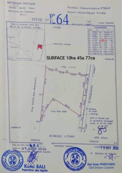 10.5 hectares collés avec titre foncier à 400m du goudron