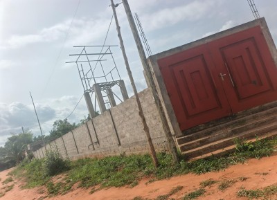 1 lot 3/4 cloturé avec tampon otr à 400m du goudron