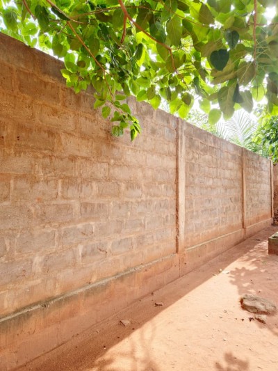 2 lots collés cloturés avec 3 tampons à 100m du boulevard