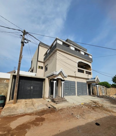 villa duplex 5 chambres sur démi lot avec titre foncier