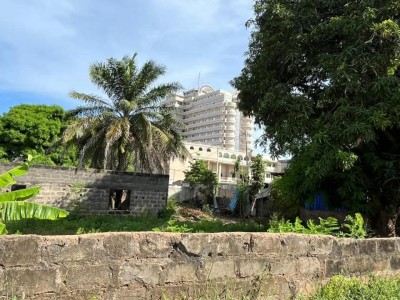 2 lots collés avec titre foncier à 50m du goudron