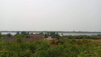 12 lots collés avec plan global  avec l'emprise sur le lac-togo