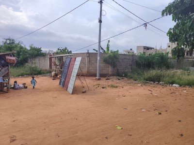 2 lots collés cloturés avec titre foncier à 250m du goudron