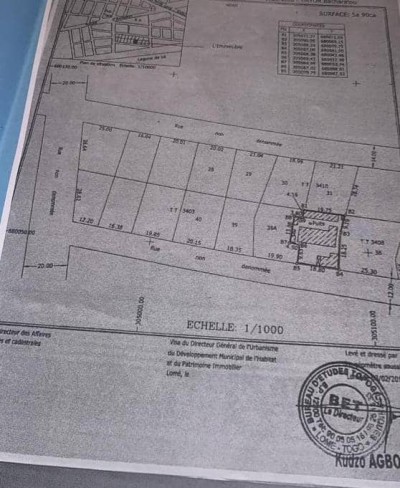 1 lot cloturé avec titre foncier bati de 3 appartements