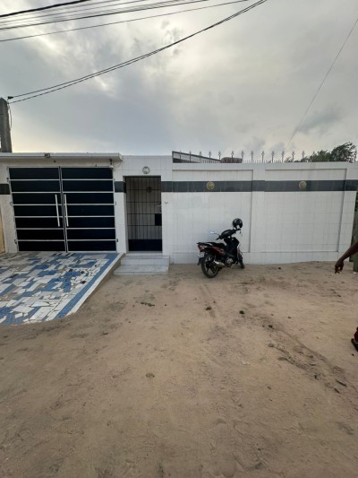 Villa 2 chambres sur démi lot avec titre foncier