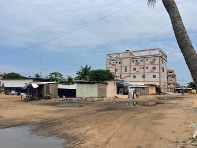 1 lot 1/4 cloturé avec tampon otr à 300m du goudron