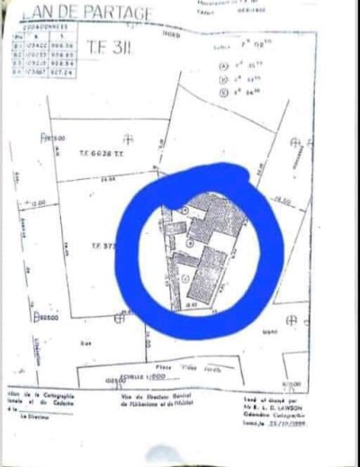 1 lot 1/4 cloturé avec titre foncier au bord du goudron