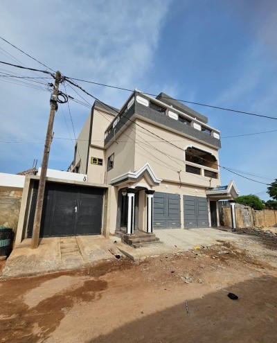 villa duplex 5 chambres sur démi lot avec titre foncier