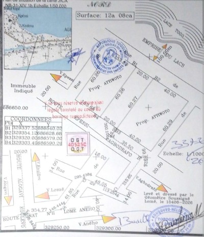 2 lots cloturés avec tampon otr au bord du lac togo