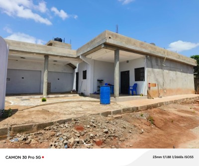 villa dallée 2 chambres sur 1/4 de lot avec titre foncier en cours