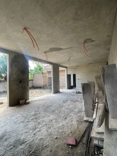 villa inachévée sur 1 lot avec titre foncier en cours