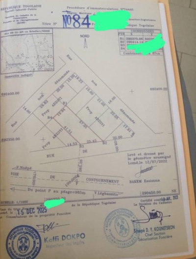 1 lot et démi avec titre foncier à 200m du goudron