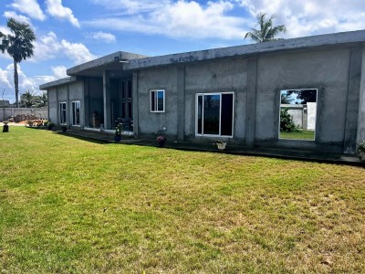 magnifique villa plein pied 3 chambres sur 3 lots à 80m du lac