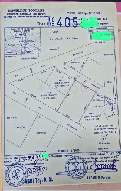 4 lots collés cloturés avec titre foncier à 880m du goudron