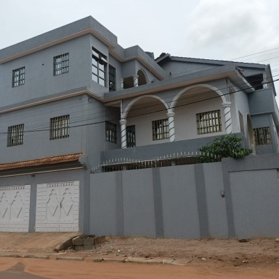 belle villa duplex 6 chambres sur démi lot avec titre foncier