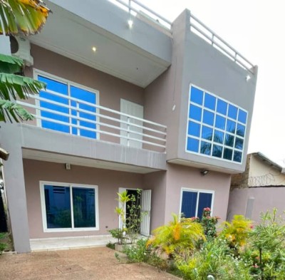 villa duplex 5 chambres sur démi lot avec 3 tampons
