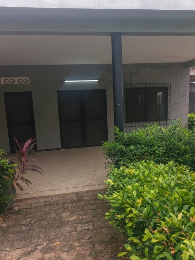 villa 5 chambres sur 3/4 de lot avec titre foncier à rénover