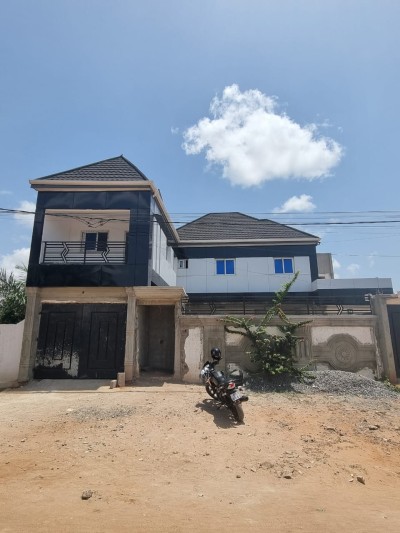 villa duplex 6 chambres sur 1 lot avec titre foncier