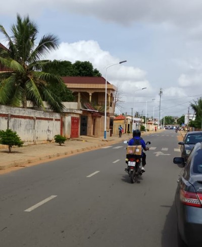 1 lot et démi cloturé avec titre foncier au bord du goudron