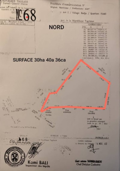 30 hectares collés avec titre foncier à 3.8km du goudron