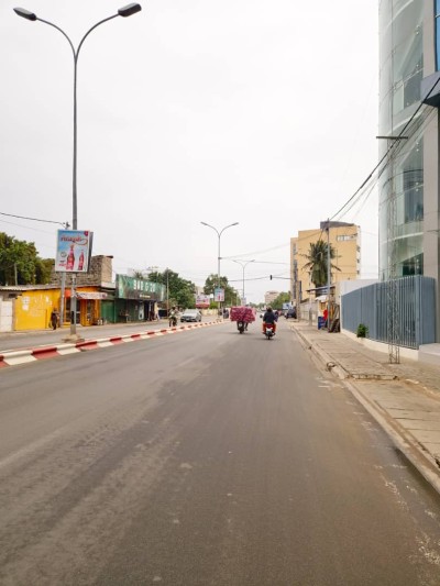 immeuble commercial sur 2 lots au bord du boulevard