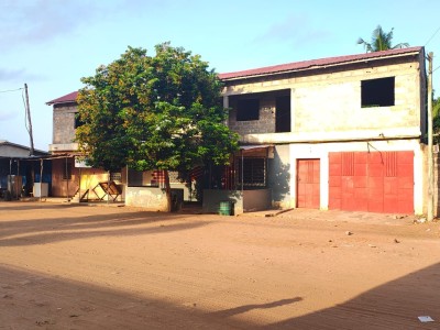 maison de location sur 1 lot et démi avec titre foncier global