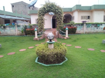 villa 4 chambres sur 2 lots et démi avec titre foncier