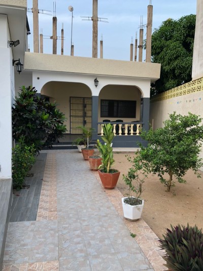 villa 3 chambres sur démi lot avec titre foncier