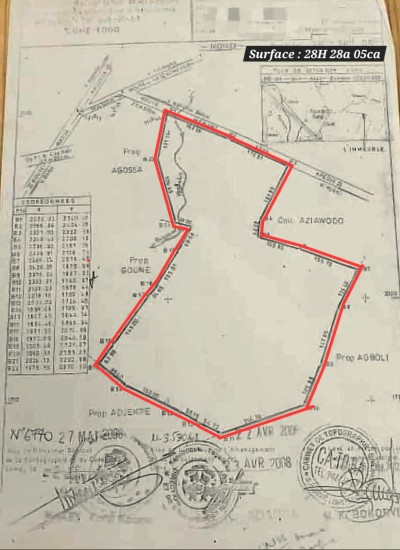 28 hectares collés avec titre foncier à 7km du goudron