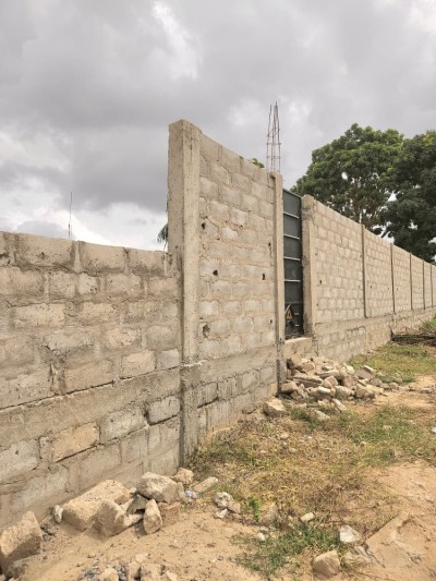 4 lots collés cloturés avec titre foncier