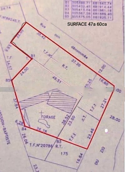 8 lots cloturés avec titre foncier au bord du goudron