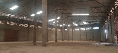 grand entrepot de stockage de 2400m2