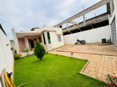 villa meublée 3 chambres sur démi lot avec titre en cours