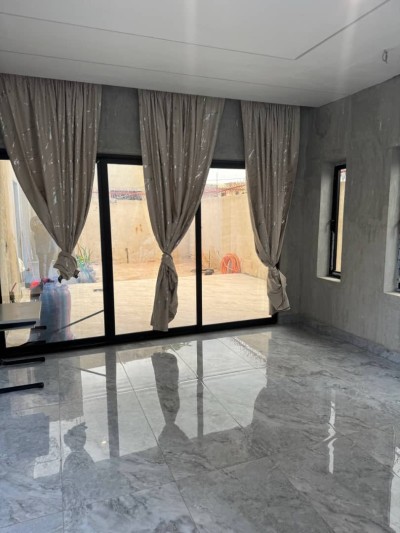 villa inachévée 4 chambres sur démi lot