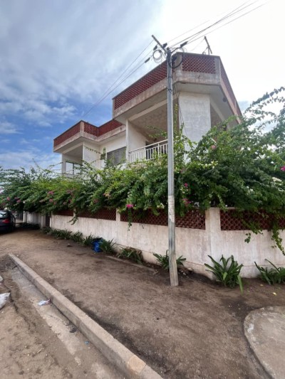 villa duplex 6 chambres sur 1 lot avec titre foncier